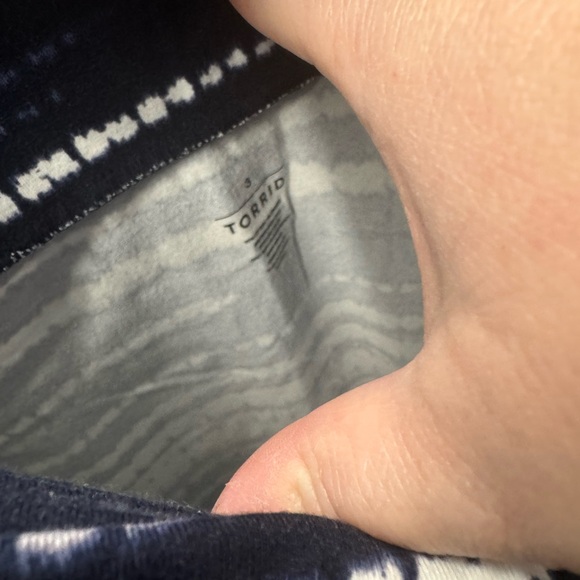 Torrid | Pencil Skirt in Navy Blue and White Stripe | size 3 - Picture 3 of 3